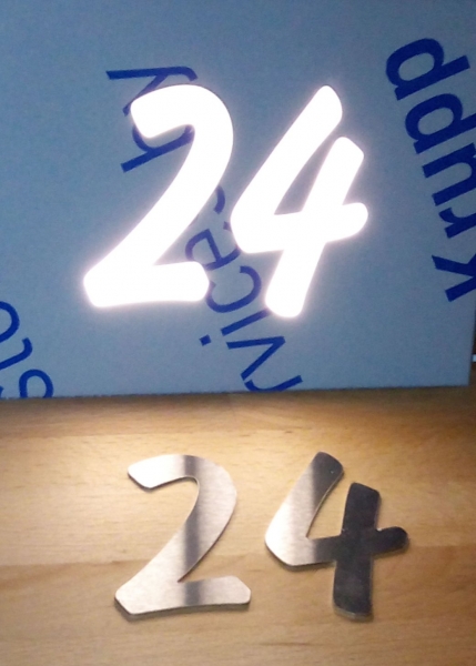 Tableaus und Frontplatten, Hausnummerplatten, Klingelplatten, beleuchtete Hausnummer