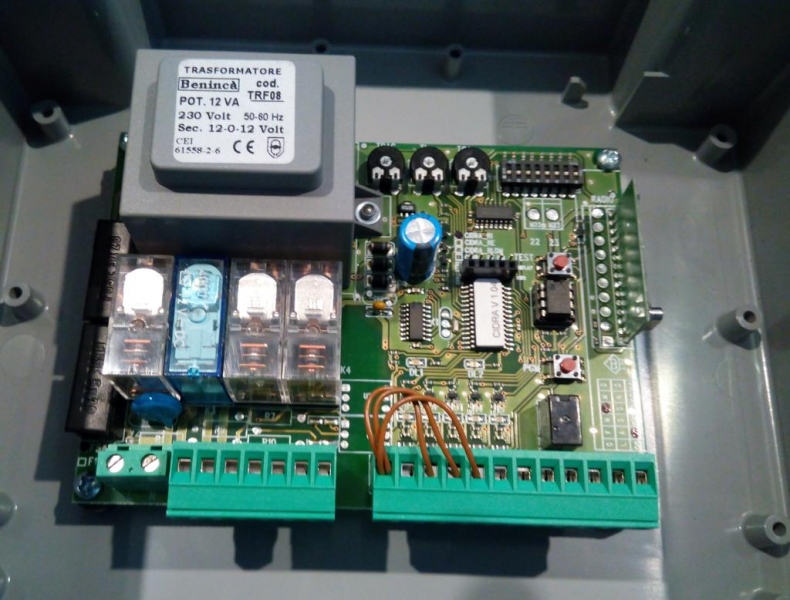 Beninca - 9176208 -  CAB - CIDRA  - 230 V Steuerung mit integriertem 433,92 MHz Funkempfänger, für hydraulische Antriebe